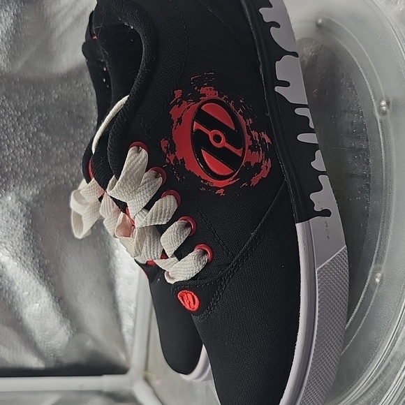 C Black And Red Heely Sz Youth 1 - Picture 2 of 8